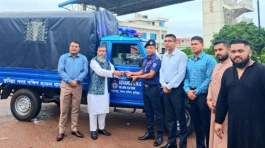 কুমিল্লা সদর দক্ষিণ মডেল থানায় পিকআপ ভ্যান দিলেন মোহাম্মদ হাতেম