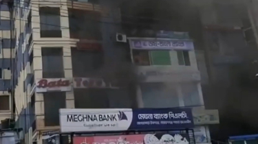 সোনারগাঁয়ে শপিংমলে অগ্নিকান্ড, ২০ লাখ টাকার ক্ষতি