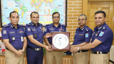 নারায়ণগঞ্জের এসপিকে বিদায় সম্মাননা প্রদান