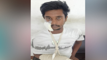 বন্দরে ট্রলার চালককে কুপিয়ে  