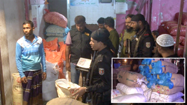 দিগুবাবুর বাজারে অভিযান : ৯০০ কেজি পলিথিন জব্দ, জরিমানা  