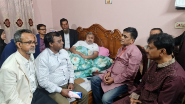 আনিসুল ইসলাম সানির শয্যাপাশে কেন্দ্রীয় জাসাসের সদস্য সচিব রোকন