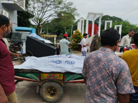 আড়াইহাজারে ট্রাক-সিএনজি সংঘর্ষে নিহত ২, আহত ৫