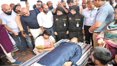 রক্তদান করে “তারুণ্যের উৎসব” উদ্বোধন করলেন ডিসি জাহিদুল