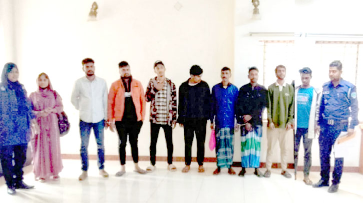 মদনপুর গেস্টহাউজে সেনাবাহিনীর অভিযান, নারীসহ আটক ৬  