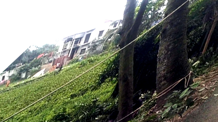রূপগঞ্জে সাংবাদিকের জমি দখলের চেষ্টায় হামলা ভাংচুর ও লুটপাট, মামলা রূপগঞ্জে সাংবাদিকের জমি দখলের চেষ্টায় হামলা ভাংচুর ও লুটপাট, মামলা