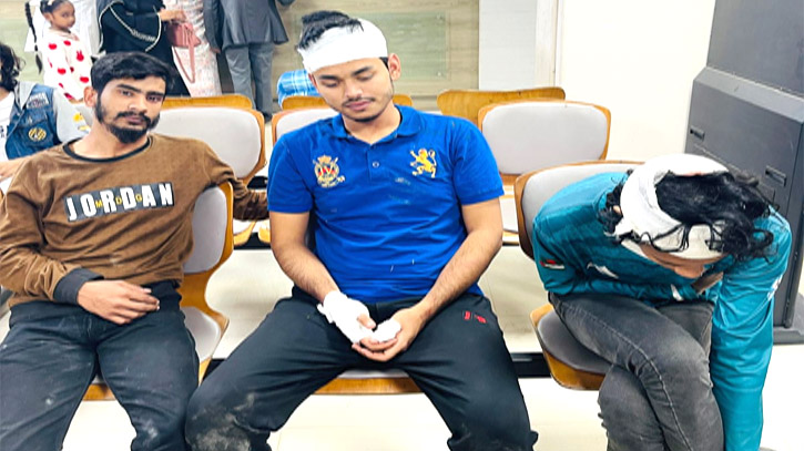 সিদ্ধিরগঞ্জে পোস্টার লাগানোকে কেন্দ্র করে ৩ এনসিপি কর্মীকে ছুরিকাঘাত