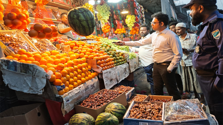 আড়াইহাজার বাজারে মোবাইল কোর্ট, চার ব্যবসায়ীকে জরিমানা