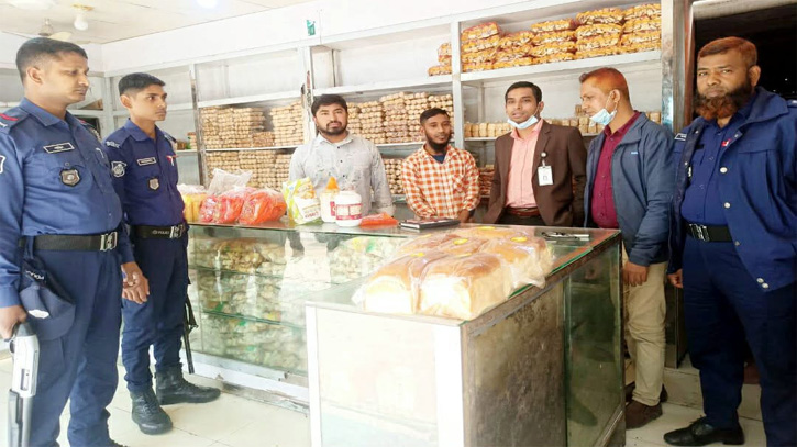 সোনারগাঁয়ে উৎপাদনের তারিখ ছাড়াই খাদ্য বিক্রি, বেকারিকে ১লাখ টাকা জরিমানা