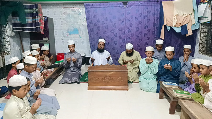 রেনেসাঁ ইন্টারন্যাশনাল ফাউন্ডেশনের দোয়া মাহফিল