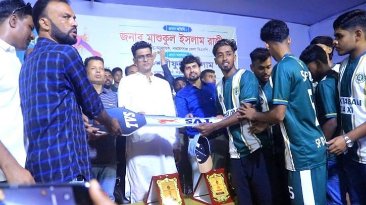 বক্তাবলীতে জিয়াউর রহমান স্মৃতি ফুটবল টুর্নামেন্টের ফাইনাল অনুষ্ঠিত বক্তাবলীতে জিয়াউর রহমান স্মৃতি ফুটবল টুর্নামেন্টের ফাইনাল অনুষ্ঠিত
