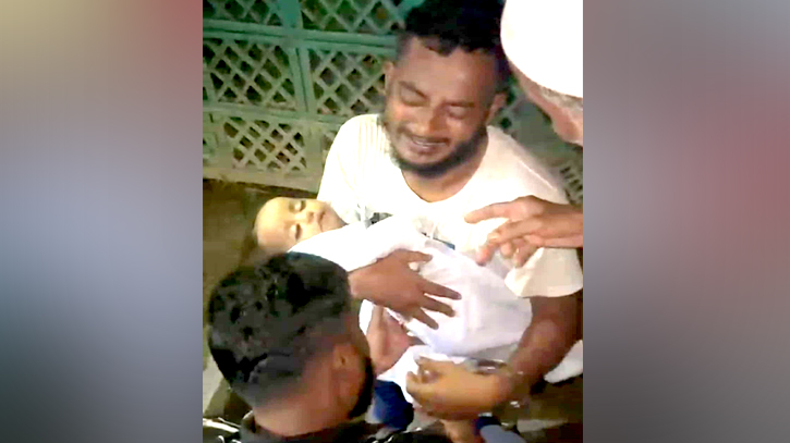 প্যারোলে  মুক্তি পেয়ে ছেলের জানাজায় অংশ নিলেন বন্দরে যুবলীগ নেতা বাপ্পি