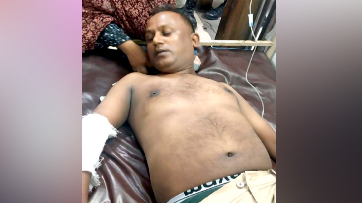 ফতুল্লায় মাদক কারবারিদের ছুরিকাঘাতে আহত পুলিশ কর্মকর্তা ফতুল্লায় মাদক কারবারিদের ছুরিকাঘাতে আহত পুলিশ কর্মকর্তা
