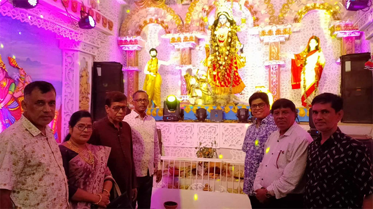 দীপাবলি উৎসবের মহানবমীতে শহরের মন্ডপ পরিদর্শনে পূজা পরিষদ দীপাবলি উৎসবের মহানবমীতে শহরের মন্ডপ পরিদর্শনে পূজা পরিষদ
