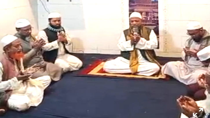 সিদ্ধিরগঞ্জে আলহাজ্ব প্রিয়ম কাঁচপুরীর জন্মদিন উপলক্ষে দোয়া 