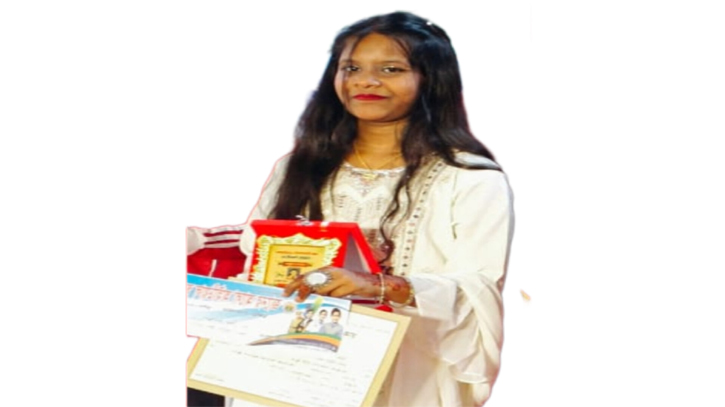 সম্মাননা পেলেন সাংবাদিক কন্যা মিম ইসলাম 