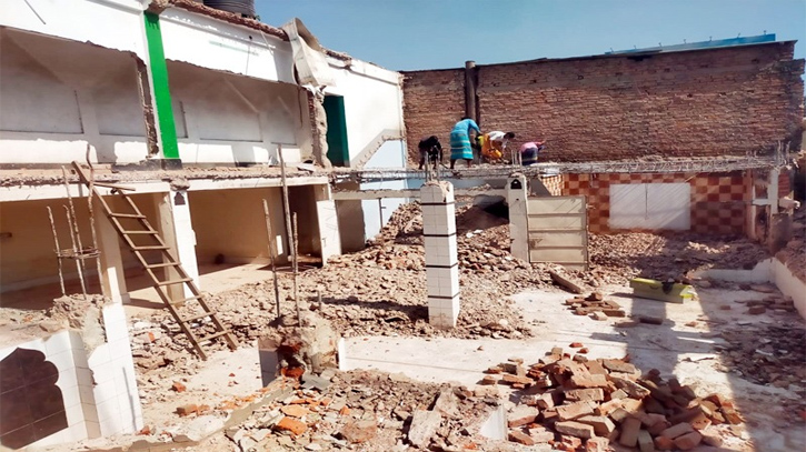 সিদ্ধিরগঞ্জে মসজিদ ভেঙে বাণিজ্যিক ভবন নির্মাণের অভিযোগ