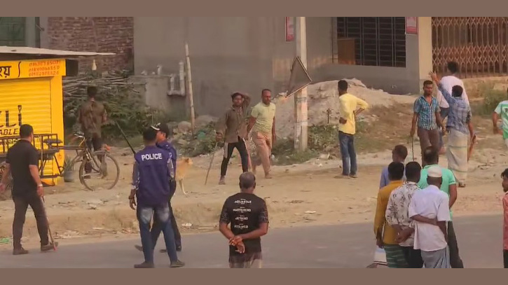 পুলিশের সামনেই সাগর বাহিনীর তান্ডব