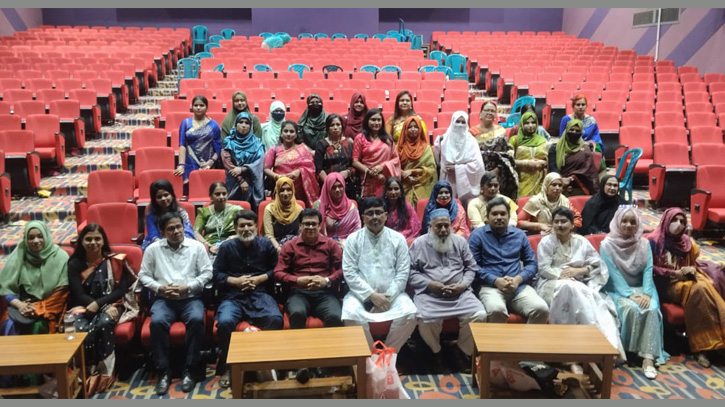 অতিথিদের সাথে স্কুলের চেয়ারম্যান, শিক্ষক, শিক্ষিকাবৃন্দ